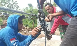 TNI dan Warga Bersatu Bangun Jembatan Perintis Garuda, Harapan Baru Penghubung Desa Nglembu