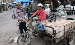 Polantas Tanjung Balai Imbau Pengendara Gunakan Helm dan Stop Melawan Arus Tertib Berlalu Lintas 