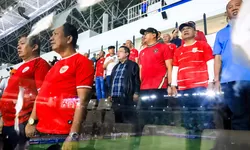 Wali Kota Pematangsiantar didampingi Ketua PKK Menyaksikan Perhelatan Piala AFF U-19.