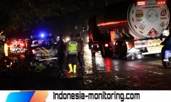 Polres Langkat Gerak Cepat Evakuasi Pohon Tumbang dan Urai Kemacetan Arus Lalu Lintas