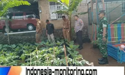 Semangat Gotong Royong TNI Dan Warga Johunut: Bank Sampah Dibangun, Poskamling Diperkuat
