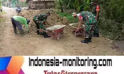 Gotong Royong Tak Pernah Usang, Babinsa dan Warga Doyong Bersatu Perbaiki Jalan Demi Kelancaran Aktivitas