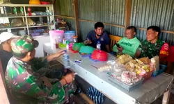 Tertib Administrasi dari Tingkat RT, Babinsa Dampingi Pendataan KTP Baru Warga 