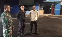 Patroli Wilayah dan Komsos, Bati Bakti TNI Koramil 04/Teras Perkuat Sinergi Keamanan dengan Security PT So Good Food