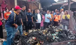 Wali Kota Pematangsiantar meninjau lokasi kebakaran Pasar Dwikora di Kelurahan Sukadame.