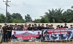 Puluhan Massa, Forum Keadilan Sosial Rakyat Indonesia, Geruduk Polda Sumut, Desak Kapolda Tindak Tegas Dugaan Judi di Deli Serdang ,"AK dan AI Kebal 