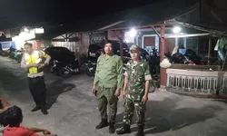 Patroli Malam TNI-Polri dan Linmas Pastikan Paranggupito Tetap Aman