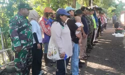 Bati Tuud Koramil 03 Serengan Pimpin Kerja Bakti Bersih Sungai Premulung Joyotakan*