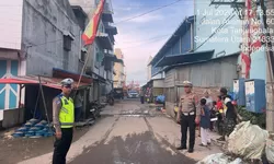 Kawal Pawai Replika Kapal Tongkang, Sat Lantas Polres Tanjung Balai Pastikan Jalur Aman