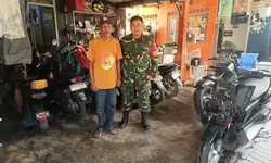 Menyapa dari Hati ke Hati, Babinsa Kratonan Bangun Keakraban Dengan Jukir