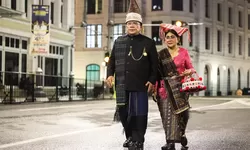 Wako Pematangsiantar memimpin penampilan Pesona Budaya Simalungun Kegiatan  Rakernas XVIII APEKSI