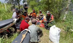 Cegah Karhutla, Babinsa dan Tim Gabungan Sisir Titik Rawan di Lereng Merapi