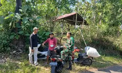 Babinsa Simo Sambangi Pencari Rumput, Bangun Kedekatan dengan Warga