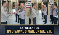 Kapolsek Tanjung Balai Utara Berikan Tali Asih kepada Personel yang Berduka Wujudkan Kepedulian Pimpinan 
