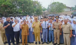 Kunjungi Yayasan Perguruan Nasional Petatal, Bupati Batu Bara Berikan Motivasi kepada Siswa