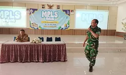 Danramil Kota Boyolali Tanamkan Jiwa Nasionalisme kepada Siswa Baru SMAN 1 Boyolali
