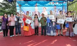 Ketua Dekranasda Kota Pematangsiantar menutup kegiatan UMKM Siantar Expo 2026.