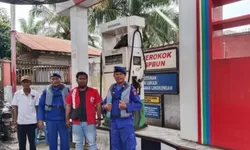 Satpolairud Polres Tanjung Balai Awasi Pendistribusian BBM Solar Nelayan