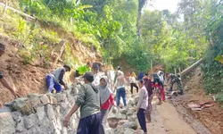 Ras Terkuat Dimuka Bumi Turut Berbaur Sukseskan TMMD Di Brenggolo