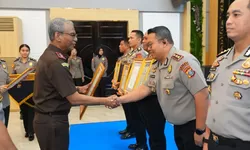 Kapolres Sibolga AKBP Eddy Inganta Terima Dua Penghargaan Kapolri, Polres Sibolga Raih Predikat WBK dan Pelayanan Prima