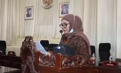 Fraksi PKS dan Fraksi PAN Menyetujui Laporan Pansus Perubahan Bentuk Hukum Perseroan Terbatas Menjadi Perusahaan Daerah Pembangunan Batra Berjaya Sert