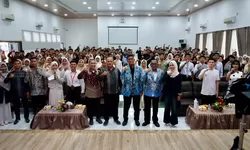 Aspem dan Kesra membuka Seminar Entrepreneurship bertajuk ‘Youth Today, Leader Tomorrow’ di Pemko Pematangsiantar.