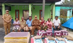 Pemkab Tapanuli Tengah Berikan Bantuan Sosial untuk 4 KK Korban Kebakaran di Kecamatan Sirandorung