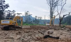 11 Unit Alat Berat Dikerahkan Percepatan Penanganan Bencana di Kelurahan Sipange Kecamatan Tukka