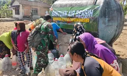 Kodim Wonogiri Salurkan Bantuan Air Bersih Kepada Ratusan Jiwa Di Desa Basuhan Eromoko