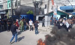 Dicecar Massa Aksi, Jawaban Plh Manager PLN Dinilai Tak Memuaskan