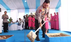 Kunker ke Tapteng, Kapolda Sumut Letakkan Batu Pertama Pembangunan Rusun Polres Tapanuli Tengah