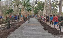 Tak Kenal Hari Libur, Satgas TMMD Selesaikan Jalan Demi Keselamatan Warga