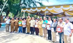 Senyum Haru Petani Toba Saat Sabam Rajagukguk Resmikan Pembangunan Irigasi dan Beri Alsintan