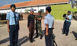 ASAH DISIPLIN DAN JIWA KORSA, DANRAMIL PLUPUH GEMBLENG RATUSAN TARUNA SMK TUNAS HARAPAN