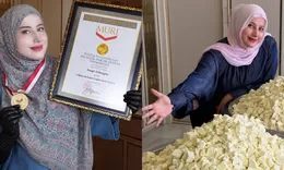 Tasyi Athasyia Pecahkan Rekor MURI Membuat Lukisan Berbahan Dasar Cokelat Putih Terbesar di Indonesia