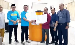 Atasi Kekeringan Dusun Bunder, ICMI Orda Jember Serahkan Tandon Air 1.200 Liter ke PMI