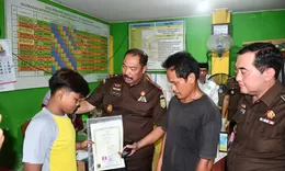 Kisah Kajati Jambi Rogoh Kocek Pribadi demi Lunasi Tunggakan Sekolah 2 Siswa MI