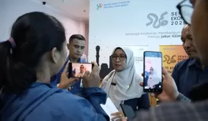 Padi Melimpah, Pejabat Panen Klaim: Sawah Kerja, Panggung Bicara