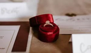 Harga Emas Perhiasan Hari Ini 3 Oktober 2025 Turun Lagi, Invetasi Bagus?