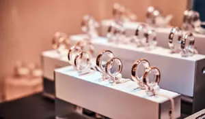 Harga Emas Perhiasan Hari ini, Kamis 11 Desember 2025: Laku Emas dan Raja Emas Indonesia Kompak Naik