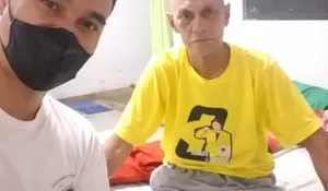 Sakit Tak Halangi Loyalitas, Pendukung Setia di Singkil Pakai Kaos Adolfien Wangania Saat Dijenguk Lewat Video Call