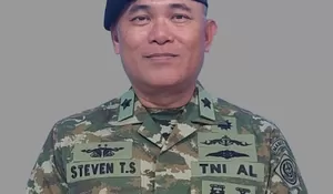 Putra Minahasa Ukir Sejarah: Dr. Steven T. Sambouw Resmi Sandang Pangkat Laksamana Pertama