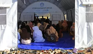 Sekolah di Pijay berlanjut ditengah lumpur