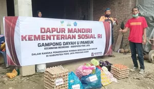 8.618 porsi makanan perhari dibagikan kepada  korban bencana banjir Pijay