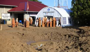Hari pertama sekolah dalam kondisi berlumpur di Pijay