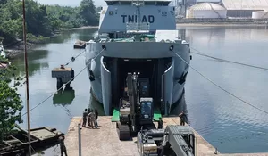 KRI Angkatan Darat tiba di Lhokseumawe, angkut logistik untuk daerah bencana