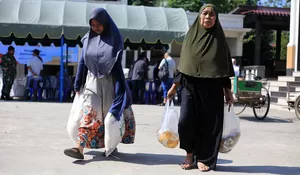 Bulog Aceh salurkan bantuan beras dan migor