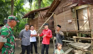 Masih ada warga Aceh Barat huni rumah  berdinding pelepah rumbia