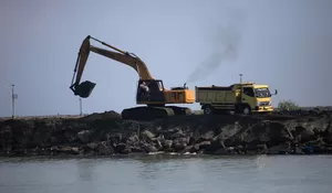 Pengambilan pasir di Pelabuhan Lampulo