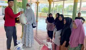 Prajurit Korem 011/Lilawangsa Salurkan 2 Ton Beras Zakat Fitrah
